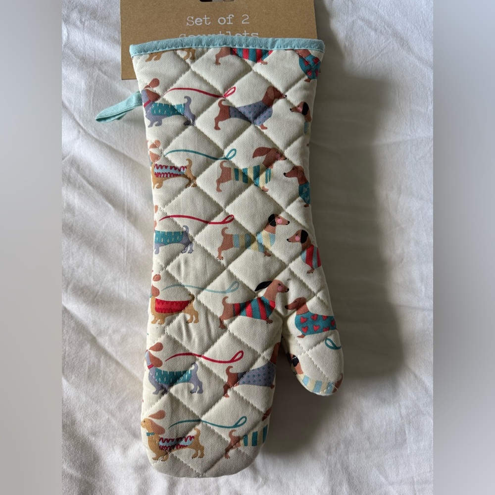 SOLD Ulster Weavers Dachshund Print Oven Mitts Wiener Dog Set of Two Mitts NWT
